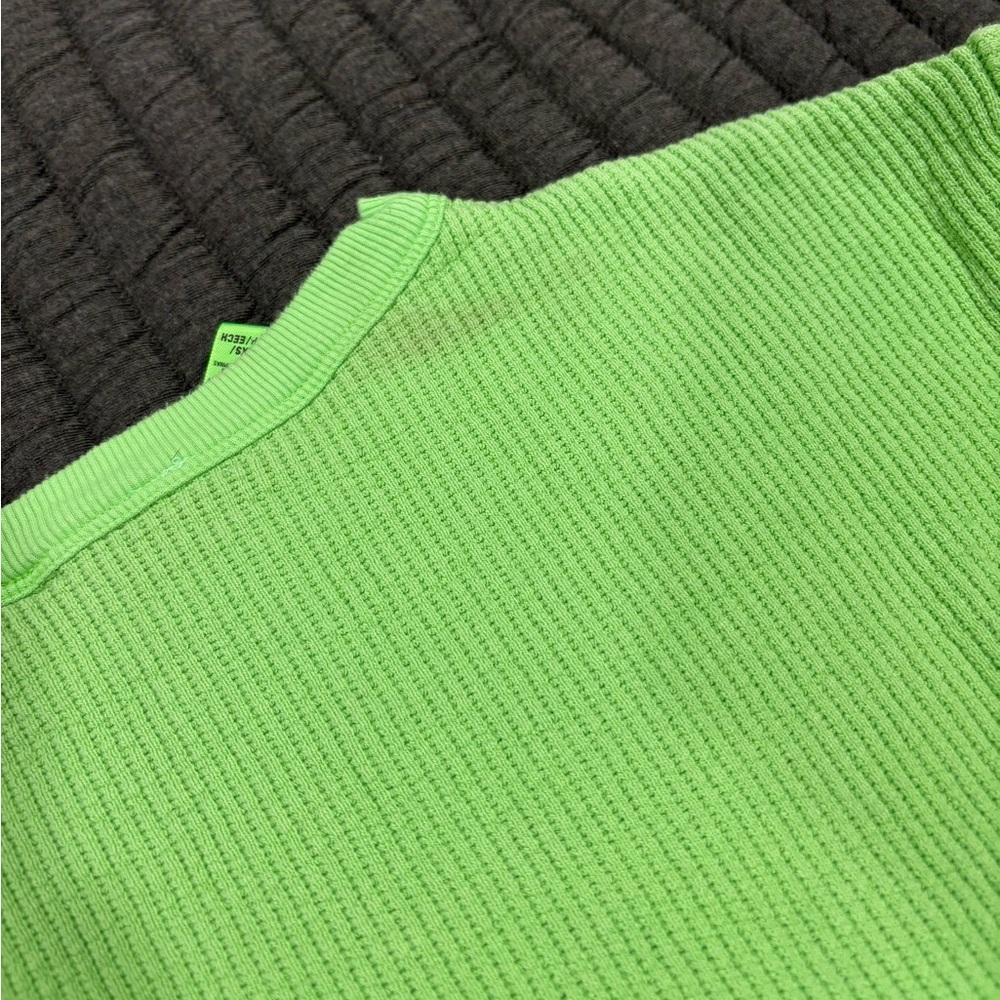 Skims Waffle Ribbed Thermal Long Sleeve Shirt Lime Neon Green Size XXS Oversized - Picture 6 of 6